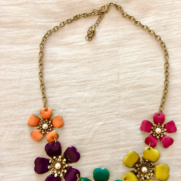 Flower necklace - Picture 2 of 3